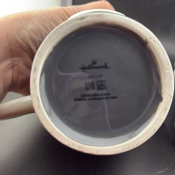 Mickey and Minnie Kissing Mugs - Picture 4 of 4